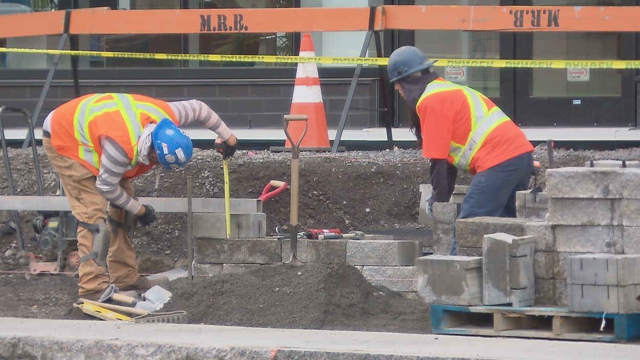 Des ouvriers à l’œuvre sur un chantier