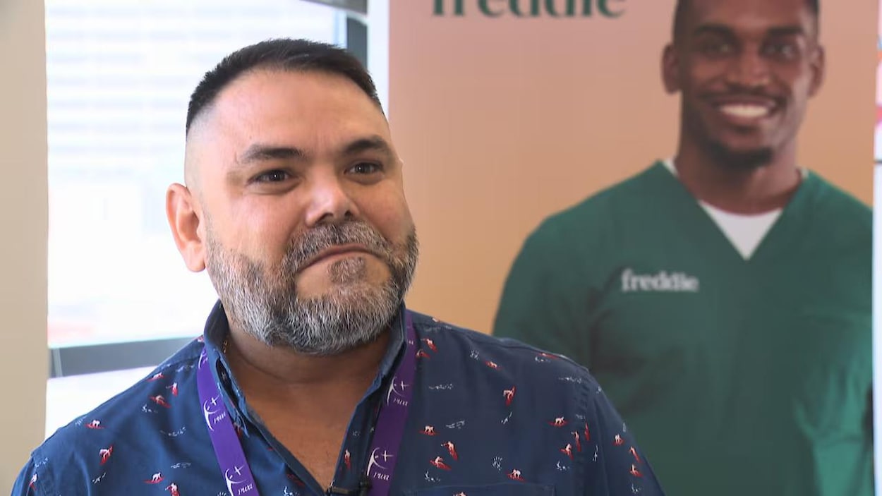 Toronto: Une clinique révolutionnaire offre des soins gratuits et un soutien essentiel aux personnes vivant avec le VIH