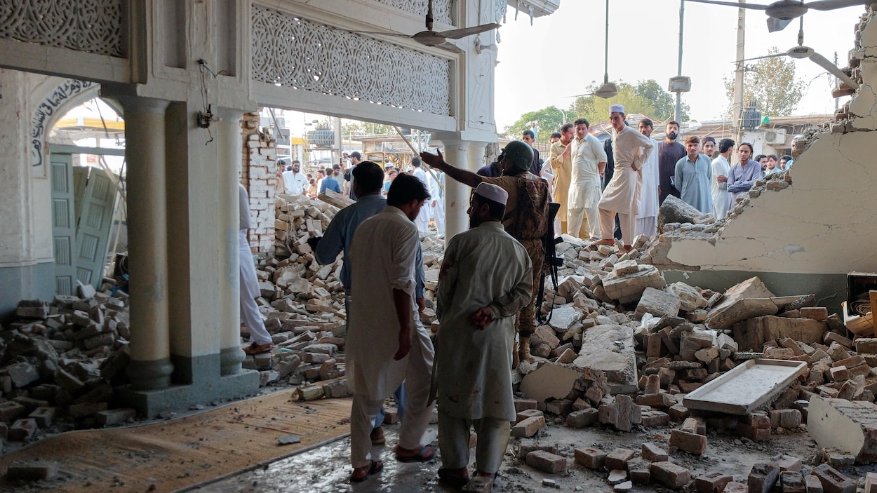Un attentat à la bombe contre une mosquée fait 21 morts au Pakistan