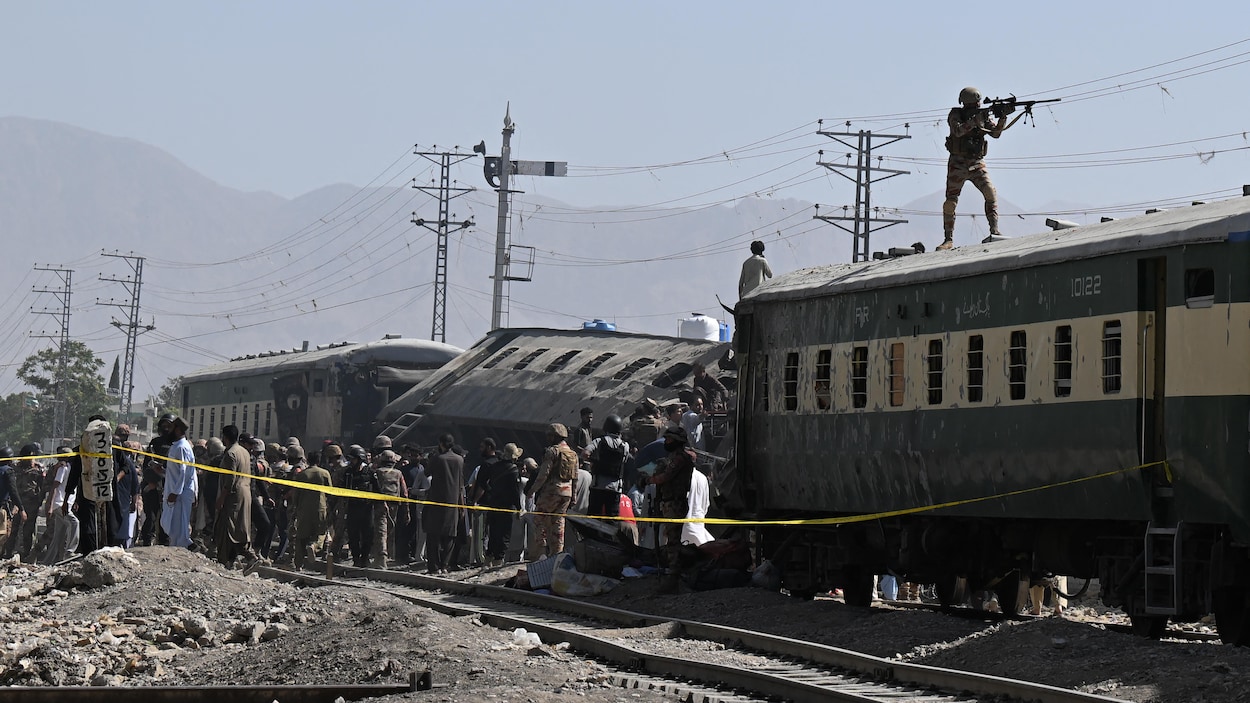 Pakistan : au moins 24 morts dans l’attaque à l’explosif d’un train