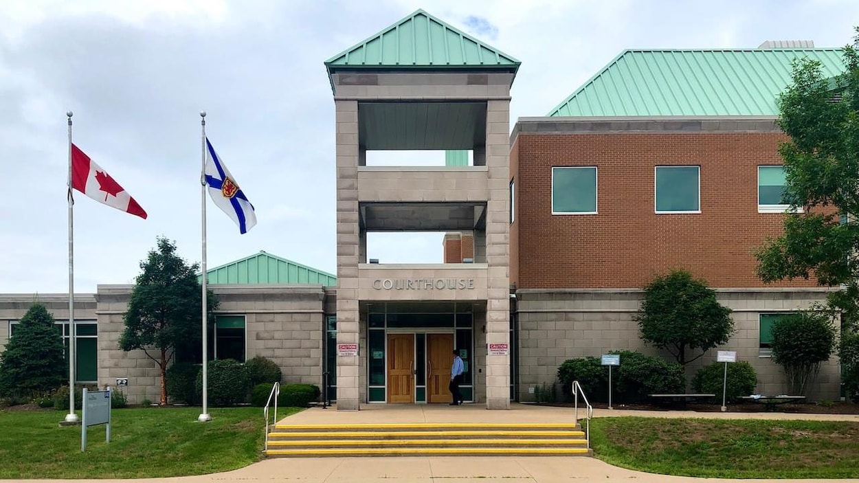 Un jeune Néo-Écossais accusé de complot contre son école est libéré