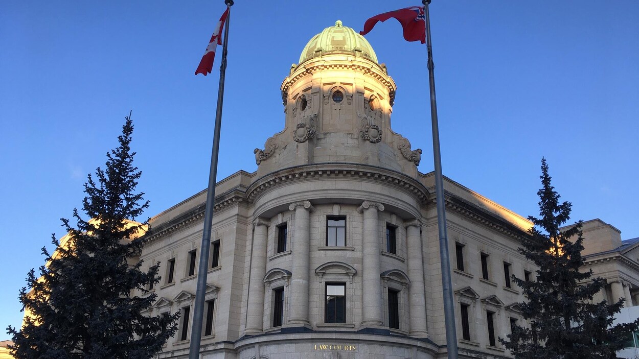 La Cour Du Banc De La Reine Au Manitoba Exigera La Citation Bilingue Des Lois Radio Canada Ca