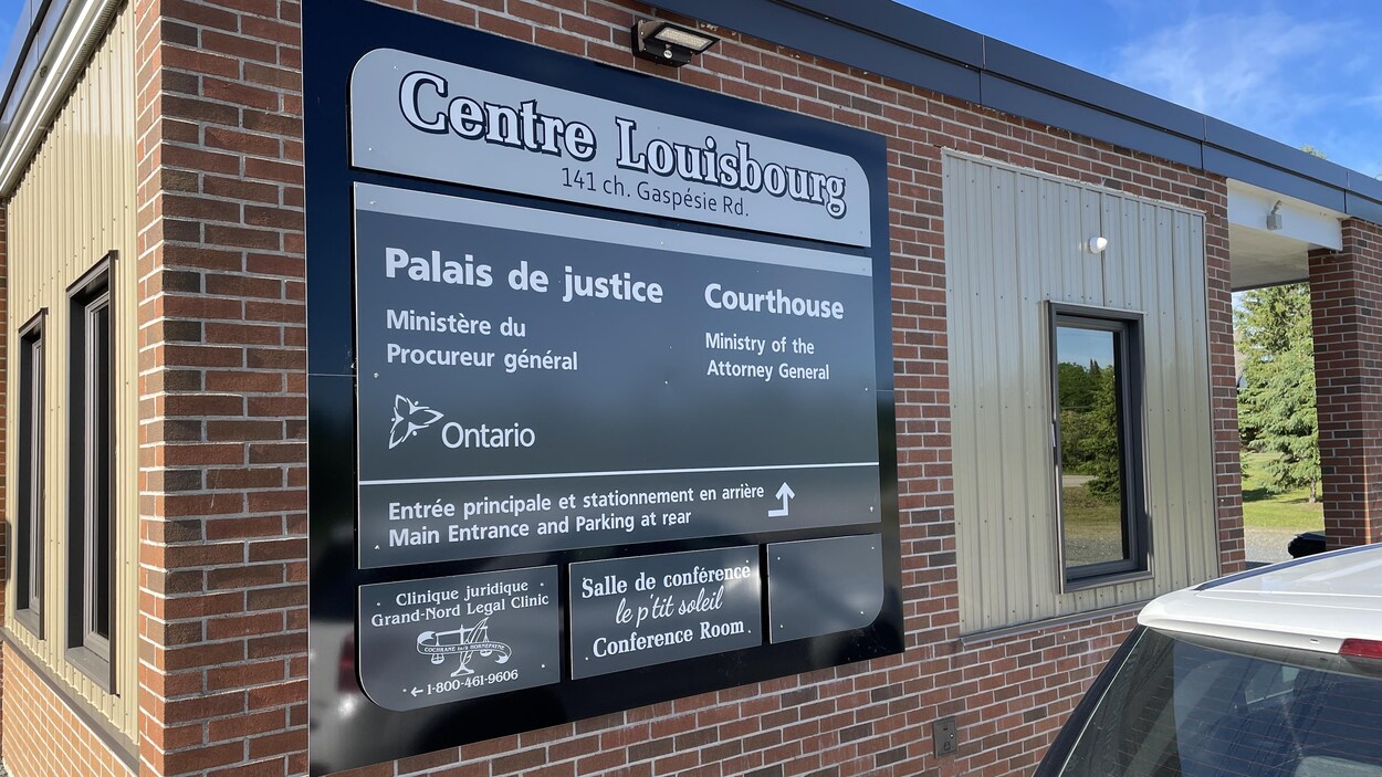 L’homme accusé d’avoir tué un policier sera de retour en cour au mois d’août