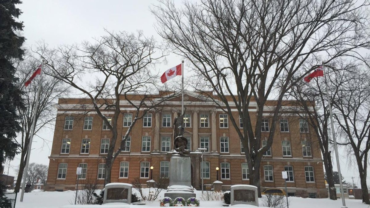 Palais de justice de Sault-Sainte-Marie en hiver Palais de justice de Sault-Sainte-Marie en hiver