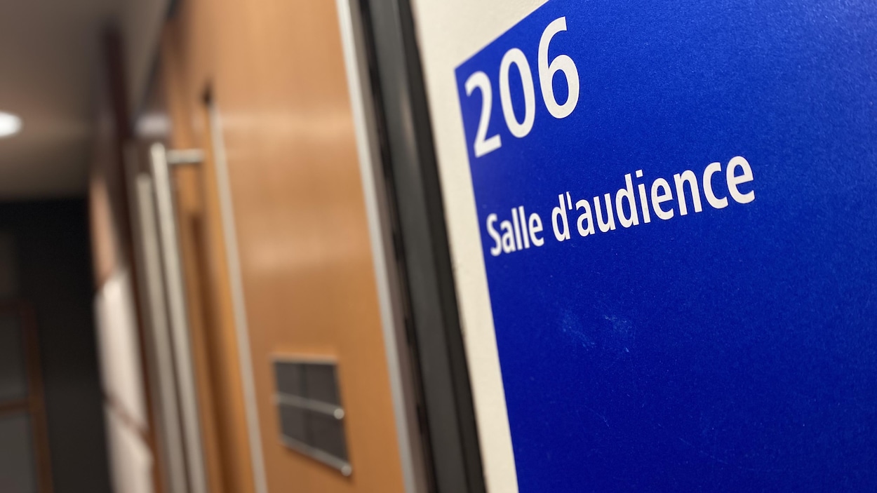 Il admet avoir aidé une femme ivre à conduire avant un accident mortel