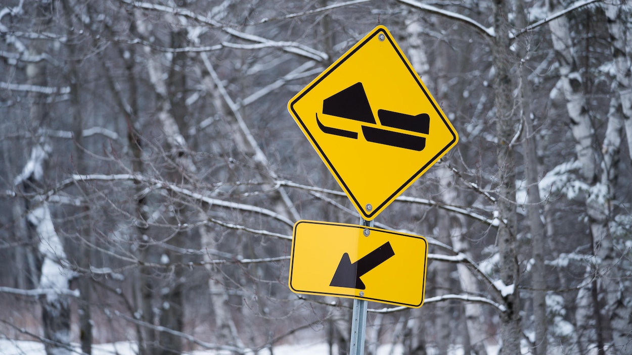Un motoneigiste perd la vie après une collision à La Tuque