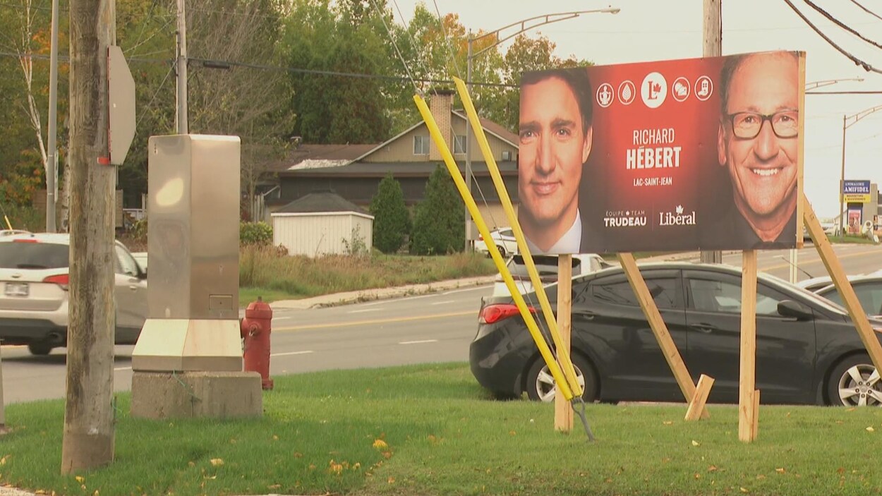 Une pancarte de Richard Hébert dans Lac-Saint-Jean.