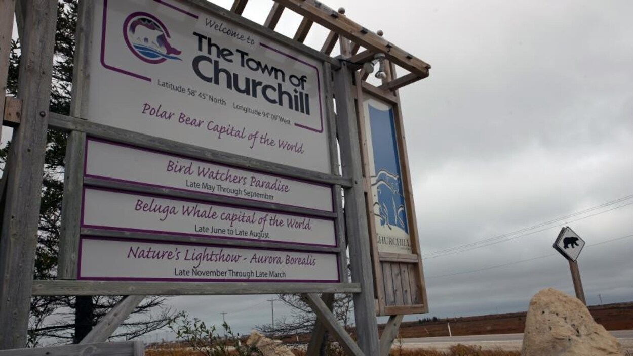 Un panneau situé à l'entrée de la ville de Churchill au Manitoba. Un panneau situé à l'entrée de la ville de Churchill au Manitoba.