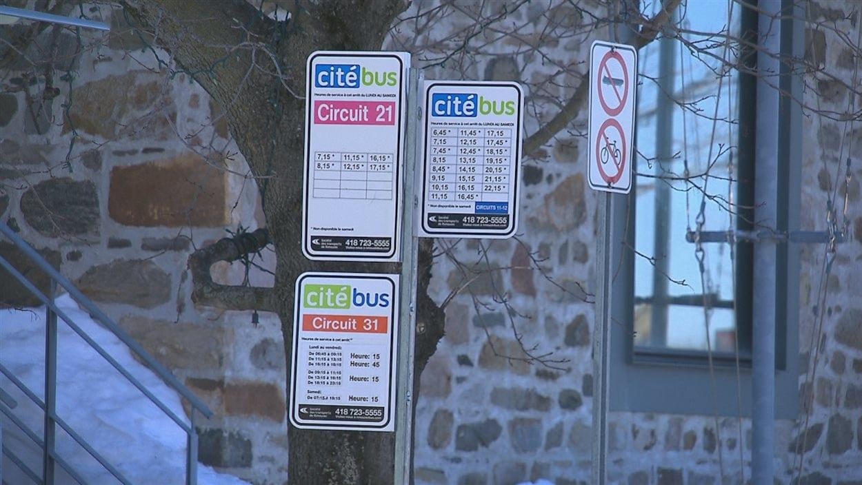 Des panneaux indicateurs du service Citébus de Rimouski.