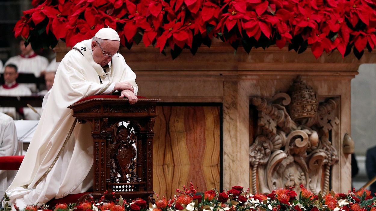 Le Pape François à la messe de la veille de Noël dans la Basilique Saint-Pierre au Vatican
