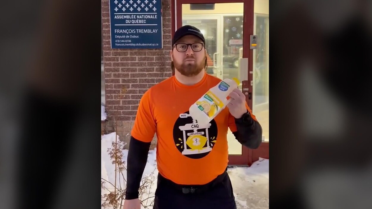 Des paramédics profitent de l’arrestation de François Tremblay pour interpeller Québec