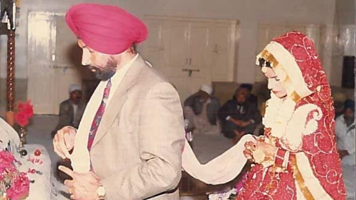 Paramjit Basanti et sa femme, Charanjit Basanti, lors de leur cérémonie de mariage.