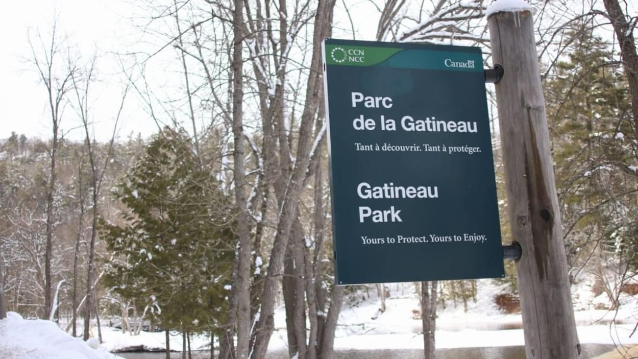 Une affiche du parc de la Gatineau