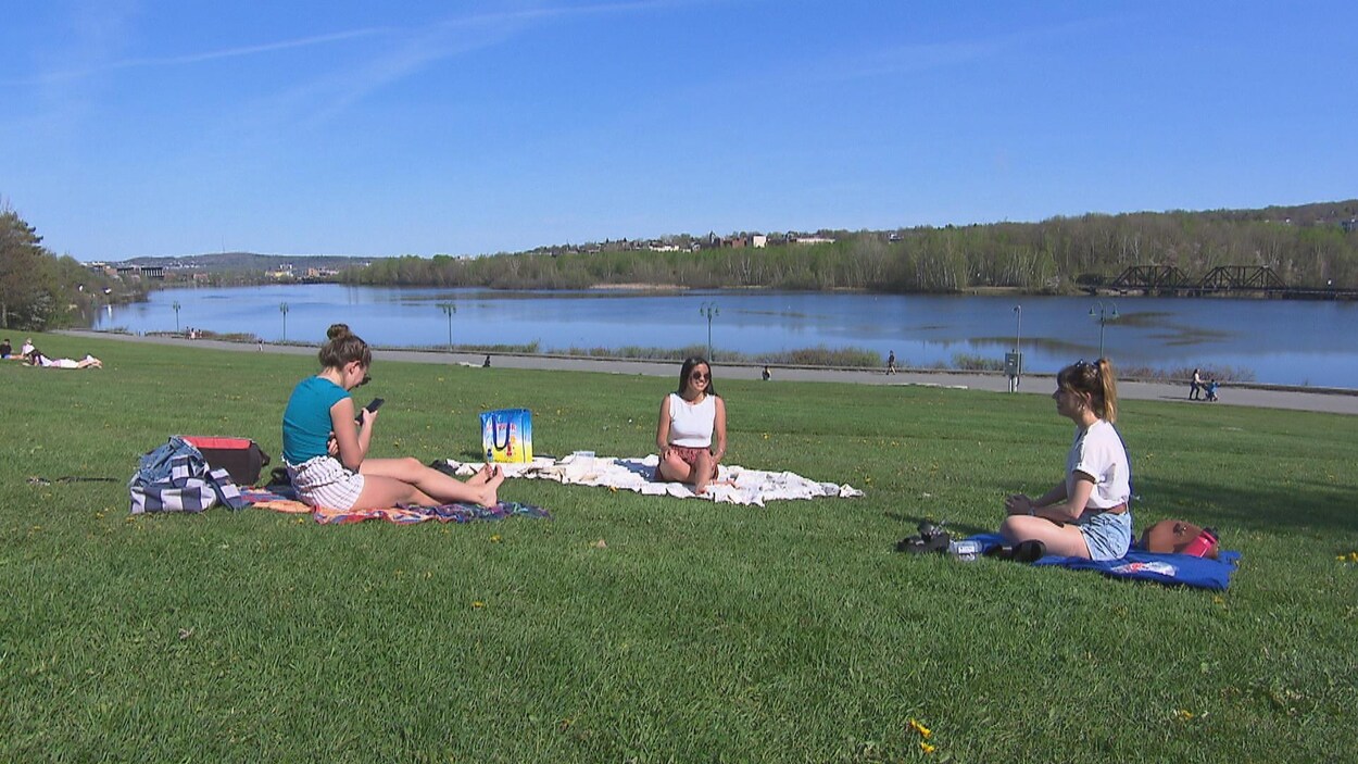 Trois Sherbrookoises au parc Jacques-Cartier.