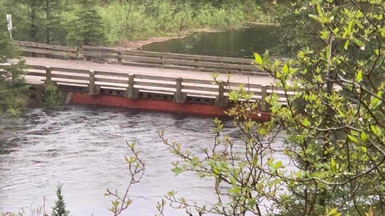 Le haut niveau de la rivière Valin force la fermeture du parc national
