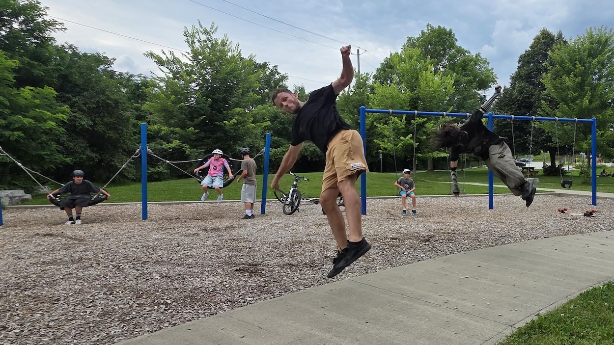 Des adeptes de sensations fortes se tournent vers le parkour pour repousser leurs limites