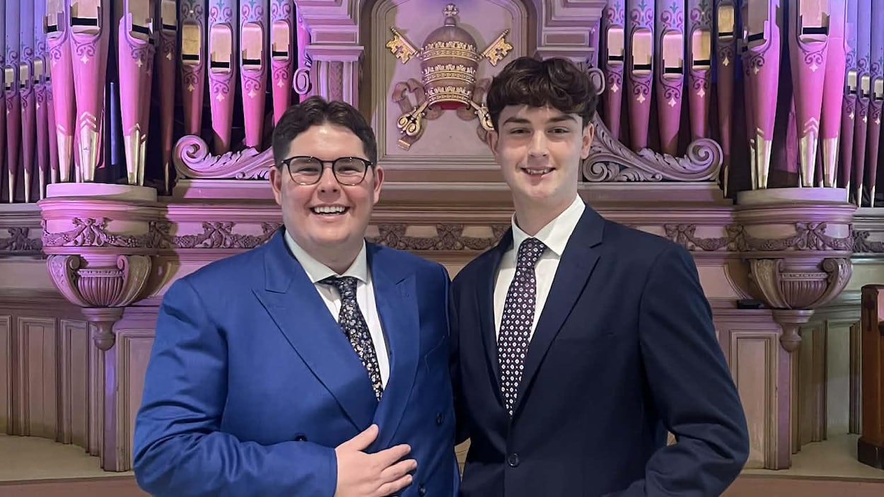 Deux jeunes plongent dans une simulation parlementaire à Québec