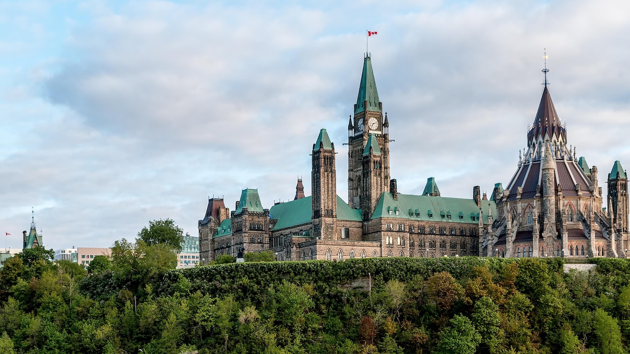 Budget et compressions : la fonction publique fédérale s’attend au pire