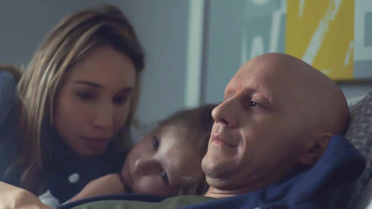 Une image du vidéoclip de Yan England pour la chanson <i>La saison des pluies</i>, de Patrice Michaud