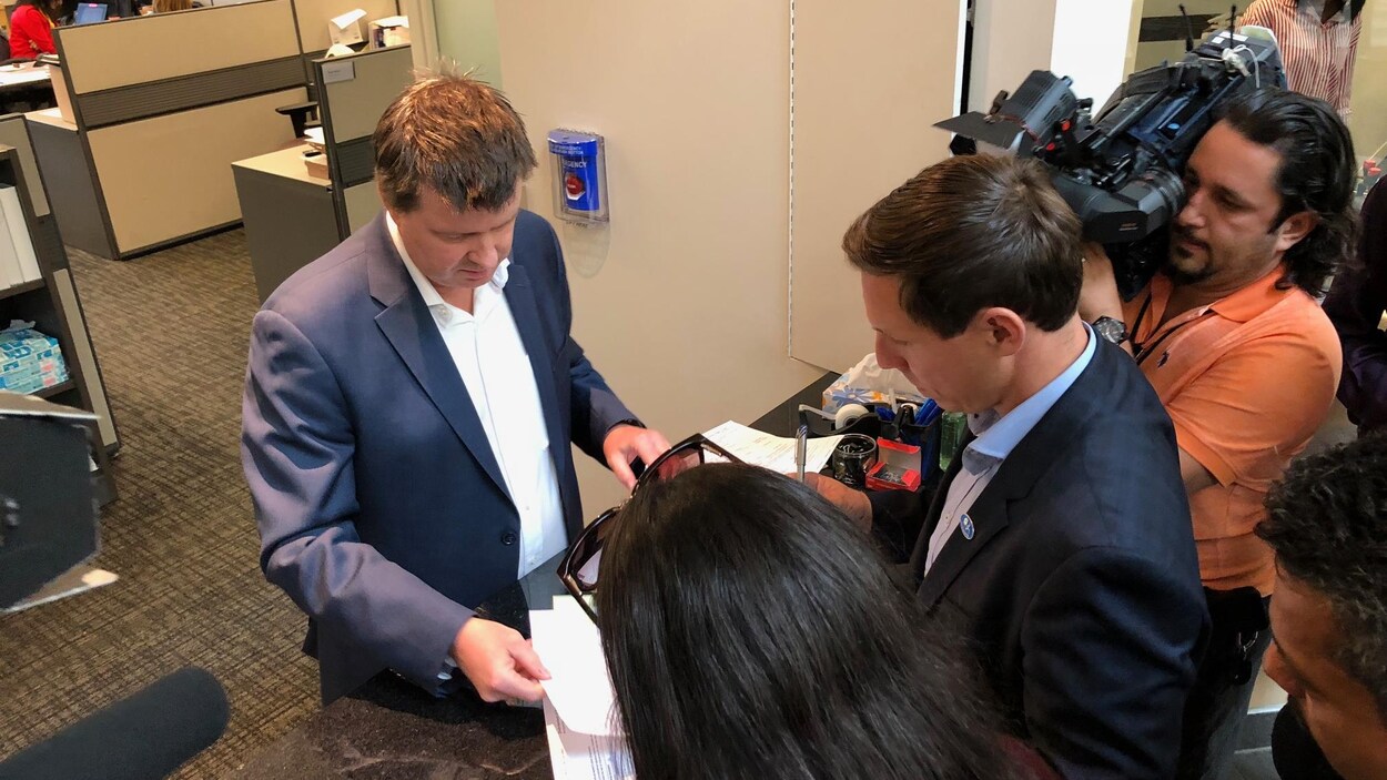 Patrick Brown enregistre sa candidature à la mairie de Brampton.