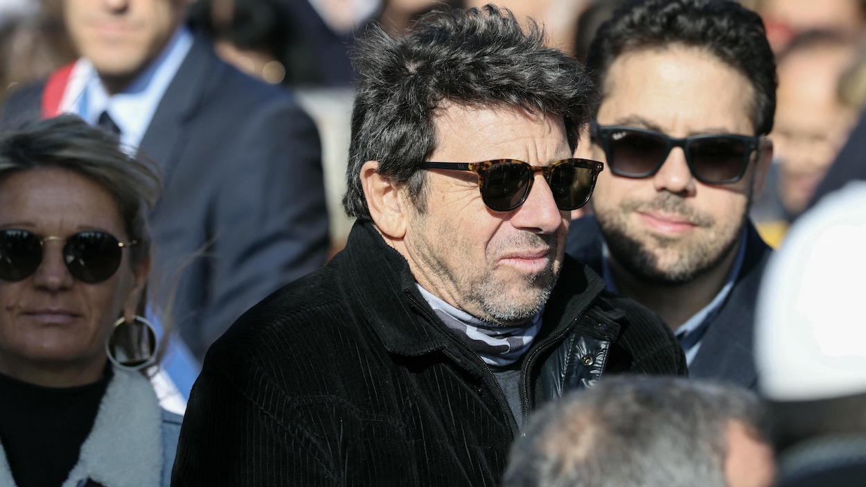 Une représentation théâtrale avec Patrick Bruel perturbée à Paris |  Radio-Canada