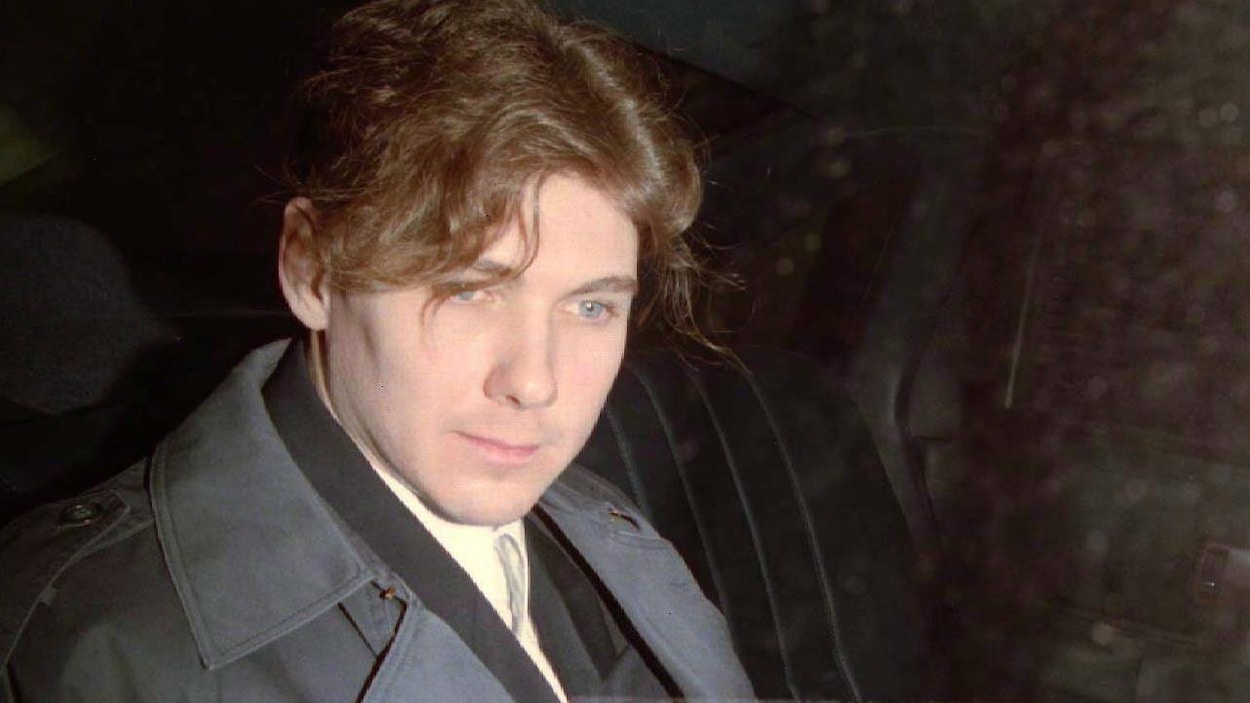 Photo de Paul Bernardo à bord d'une voiture. Photo de Paul Bernardo à bord d'une voiture.