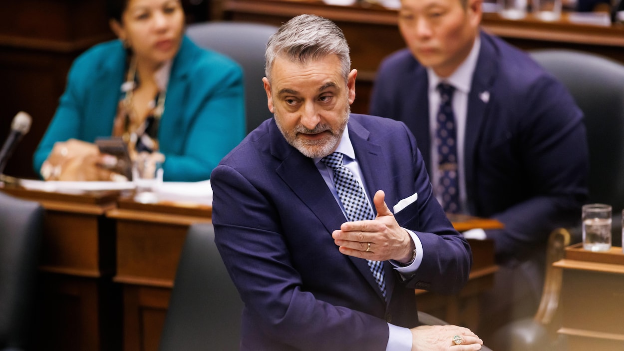 Présence et participation en classe : le ministre se défend de vouloir gonfler les notes