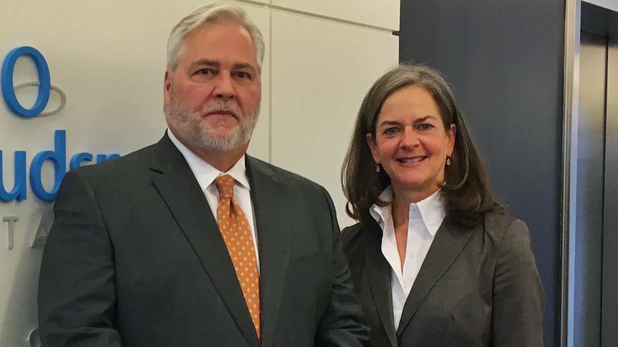 Paul Dubé, ombudsman de l'Ontario, accompagné de Kelly Burke, nouvelle commissaire aux services en français.