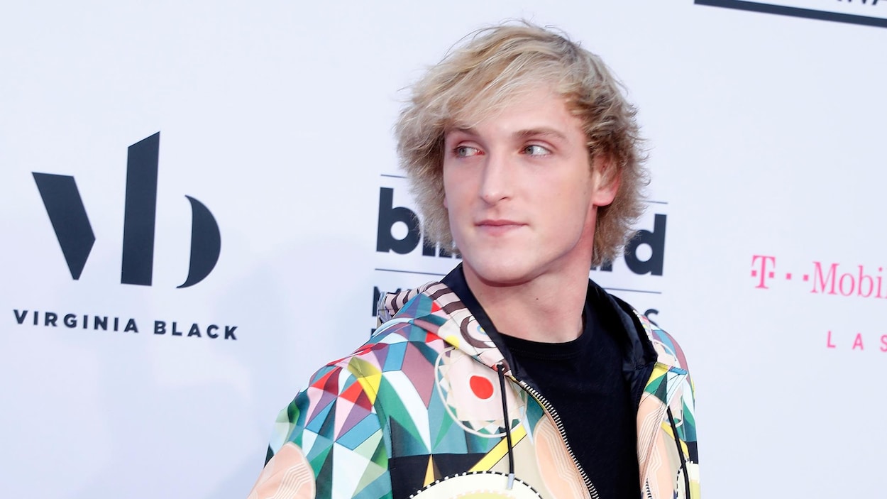 Logan Paul foule le tapis rouge des prix Billboards à Las Vegas au mois de mai 2017. Logan Paul foule le tapis rouge des prix Billboards à Las Vegas au mois de mai 2017.