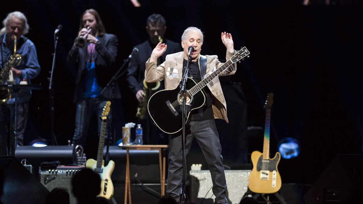 Paul Simon sur scène. Paul Simon sur scène.