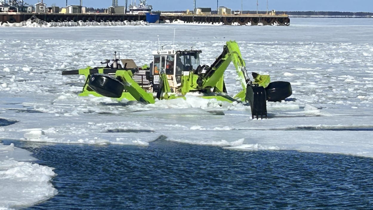 Les préparatifs pour la pêche au crabe des neiges vont bon train