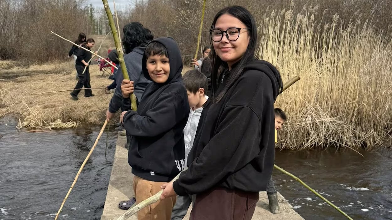 La pêche au collet : quand les traditions aident à raccrocher les jeunes à l’école
