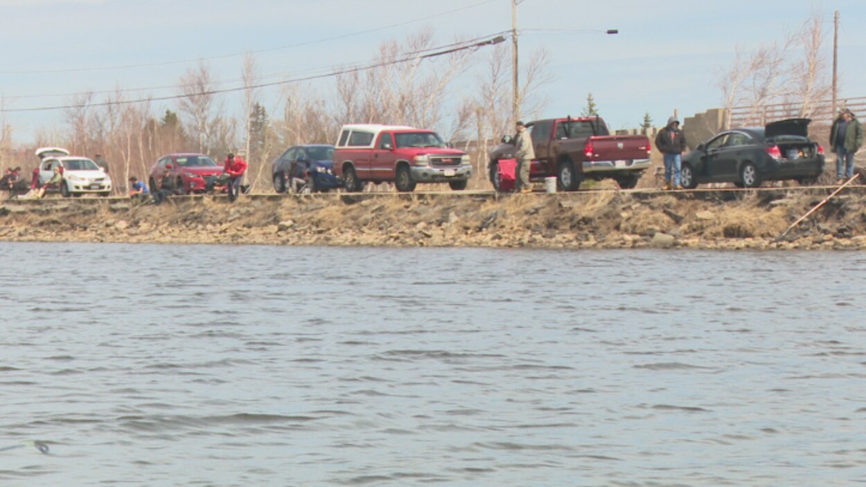 Les pêcheurs de truite sont nombreux à tenter leur chance en début de saison