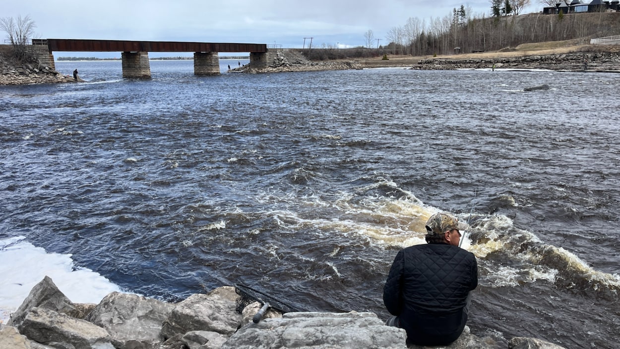 La saison de pêche à la ouananiche s’amorce timidement au Lac-Saint-Jean