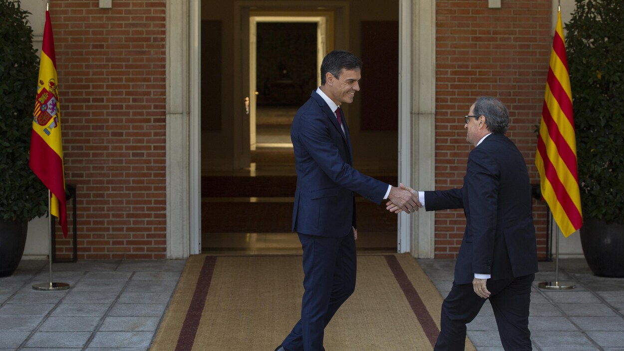 Le président du gouvernement espagnol Pedro Sanchez accueille le président catalan Quim Torra. Le président du gouvernement espagnol Pedro Sanchez accueille le président catalan Quim Torra.