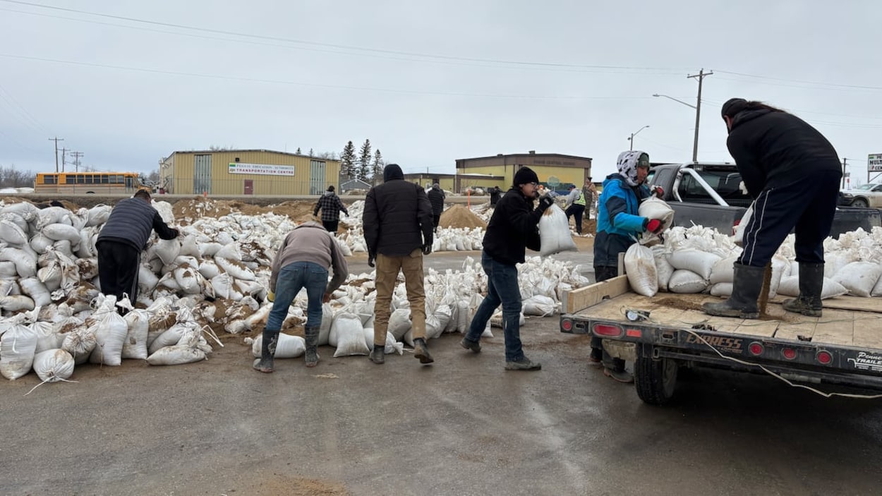 La Première Nation de Peguis met les bouchées doubles pour faire face aux inondations