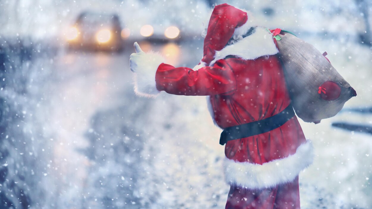 Un père Noël dans la neige