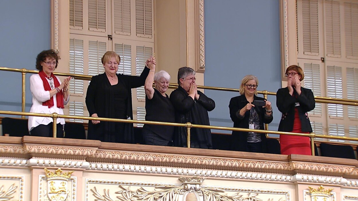 L’émotion était vive à l’Assemblée nationale, alors que le projet de loi permettant aux personnes adoptées d'obtenir des informations sur l'identité de leurs parents, même s'ils sont décédés, a été adopté.
