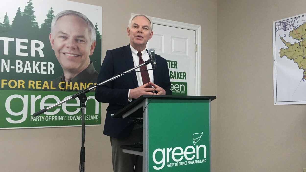 Peter Bevan-Baker annonce le programme du Parti vert de l'Île-du-Prince-Édouard.