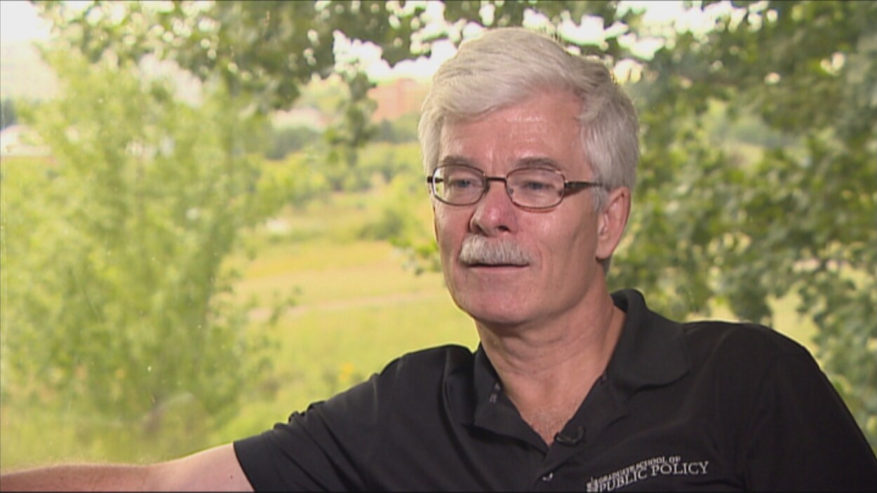 Le professeur à l'Université de la Saskatchewan Peter Phillips