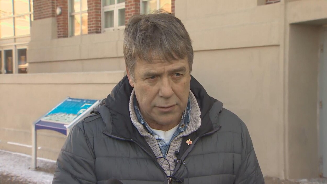 Peter Stoffer, ancien député fédéral néo-démocrate. Il a représenté la circonscription de Sackville-Preston-Chezzetcook, en Nouvelle-Écosse, pendant 18 ans, jusqu'à sa défaite en 2015 Peter Stoffer, ancien député fédéral néo-démocrate. Il a représenté la circonscription de Sackville-Preston-Chezzetcook, en Nouvelle-Écosse, pendant 18 ans, jusqu'à sa défaite en 2015