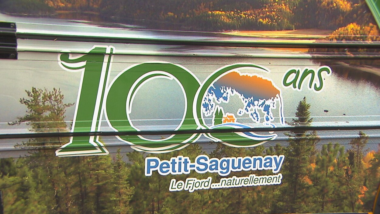 affiche 100 ans petit-saguenay