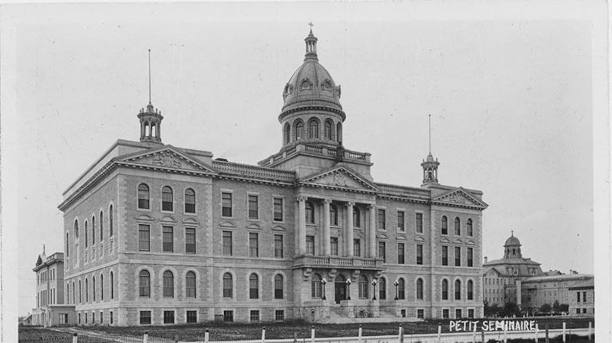 La façade du Petit Séminaire vers 1912 La façade du Petit Séminaire vers 1912