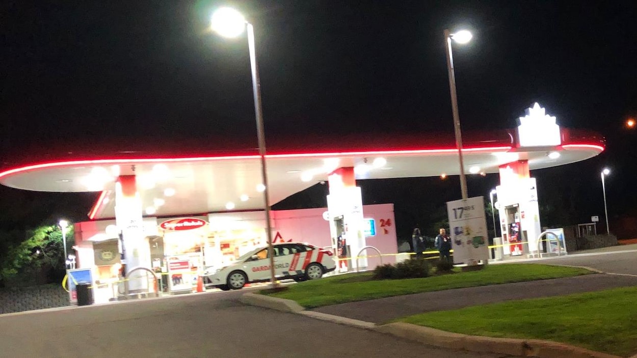Devanture d'un dépanneur.