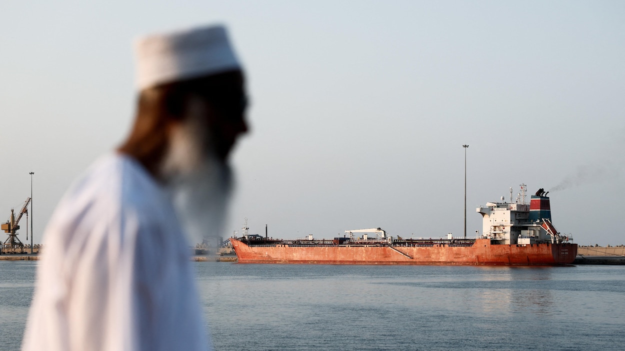 L’Iran va continuer à bloquer le détroit d’Ormuz, dit le guide suprême