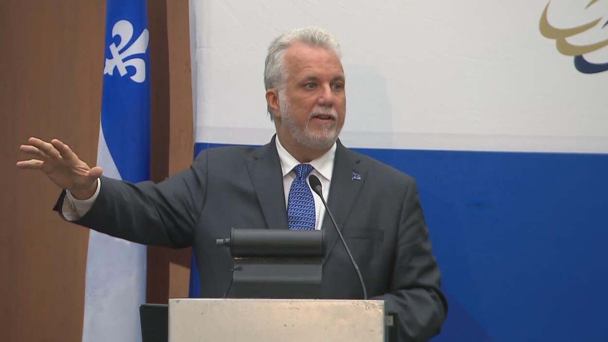 Philippe Couillard a prononcé un discours devant la Chambre de commerce de Lévis.