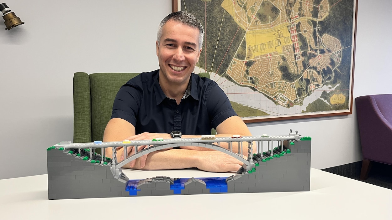 Un passionné reproduit le pont d’aluminium d’Arvida en 811 blocs Lego
