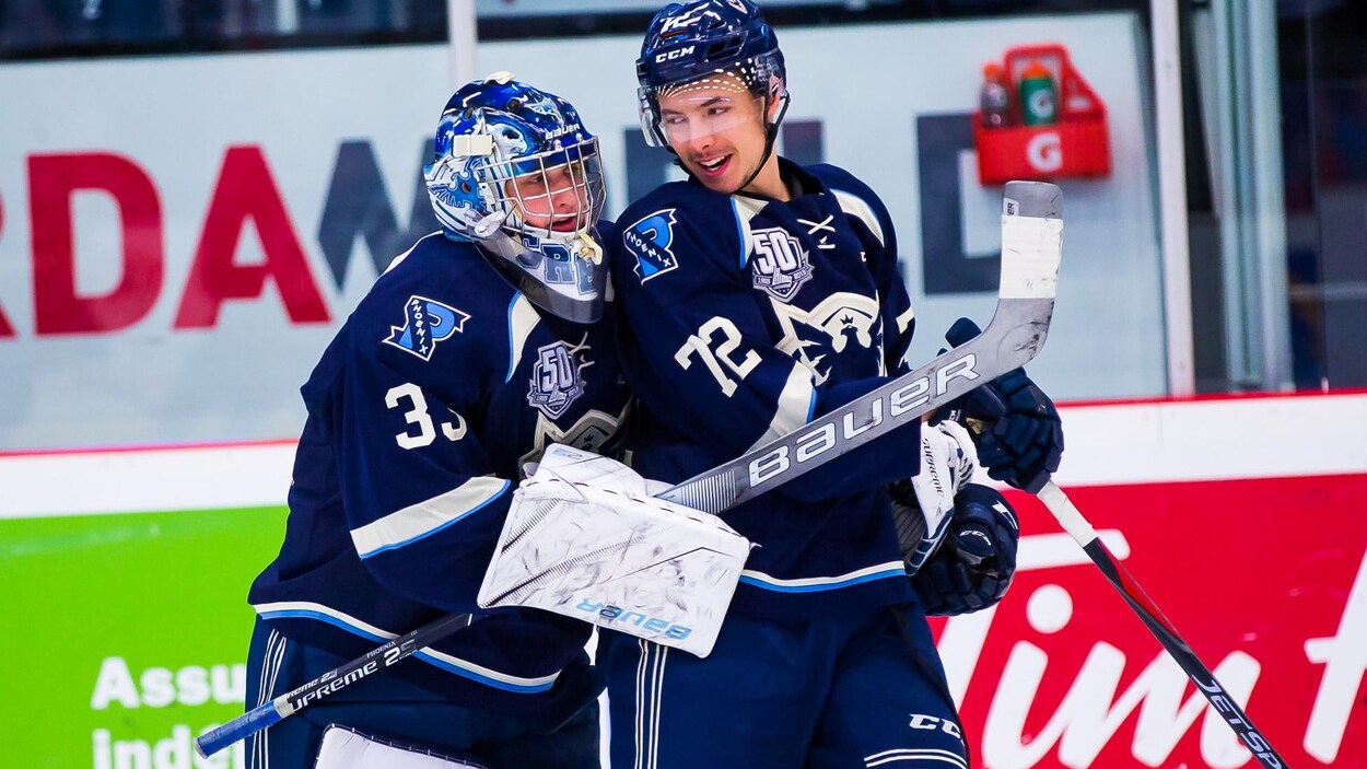 Le Phoenix de Sherbrooke l'a emporté 4-3 devant les Islanders de Charlottetown. Le Phoenix de Sherbrooke l'a emporté 4-3 devant les Islanders de Charlottetown.