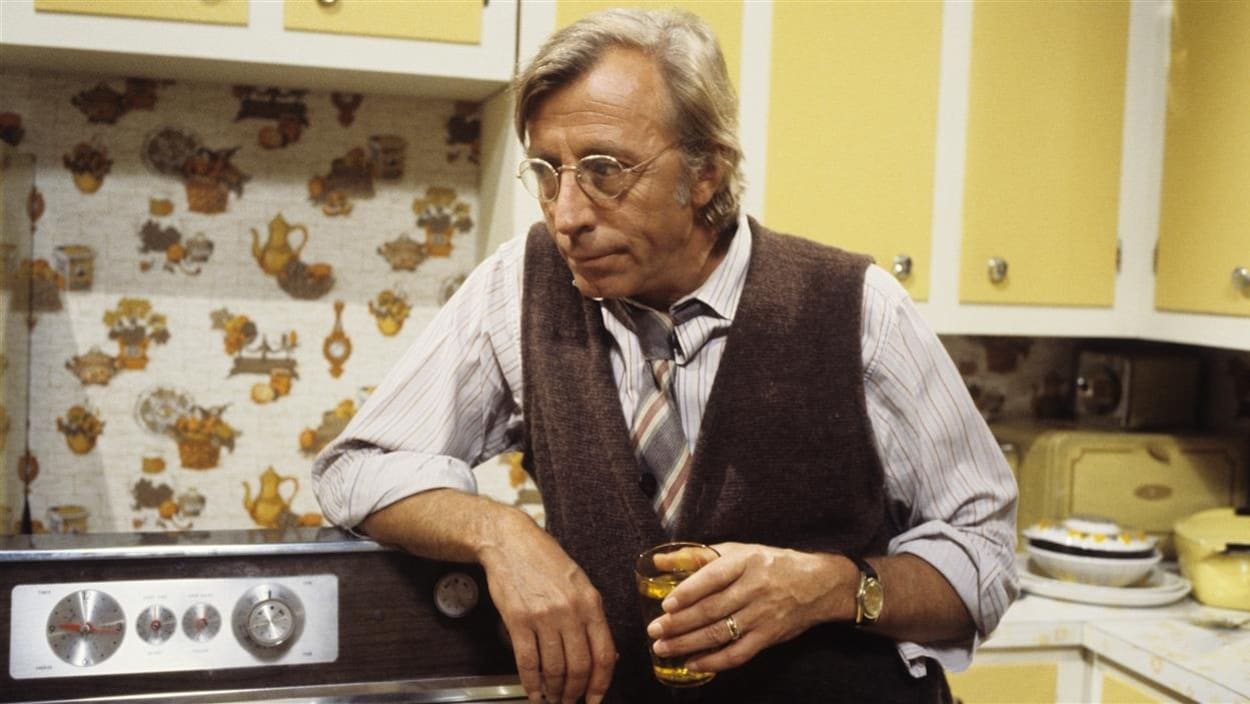 Le personnage de Charles Beauchemin
(Paul Hébert), dans « Race de monde » télédiffusé en 1978. Le personnage de Charles Beauchemin
(Paul Hébert), dans « Race de monde » télédiffusé en 1978.