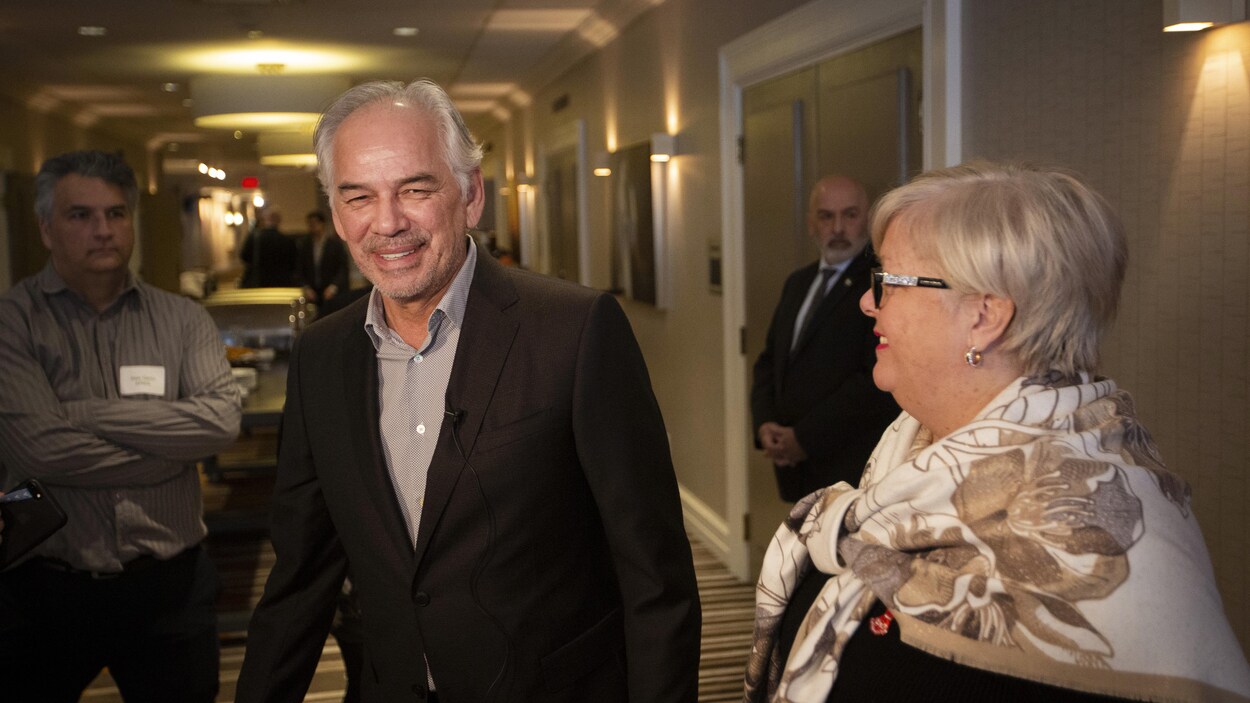 Le chef de l'Assemblée des Premières Nations Québec-Labrador, Ghislain Picard, et la ministre responsable des Affaires autochtones, Sylvie D'Amours, sont réunis à Montréal, le 27 janvier 2020.